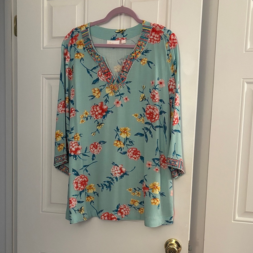 NWOT Belle by Kim Gravel Floral Tunic Large